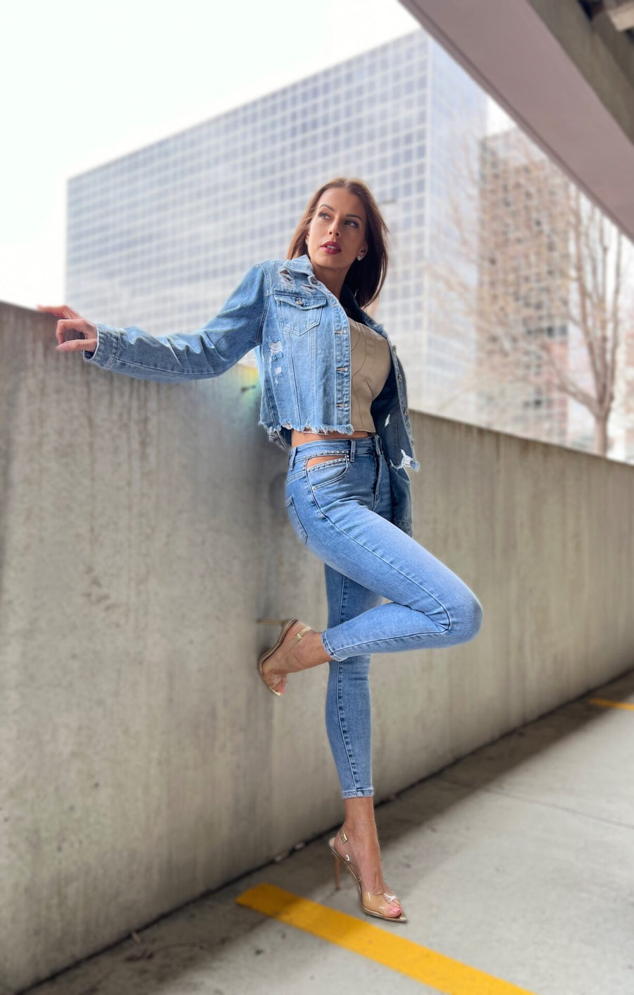 Chic Cut-Out High Waist Jeans with Hip Detail New image 10