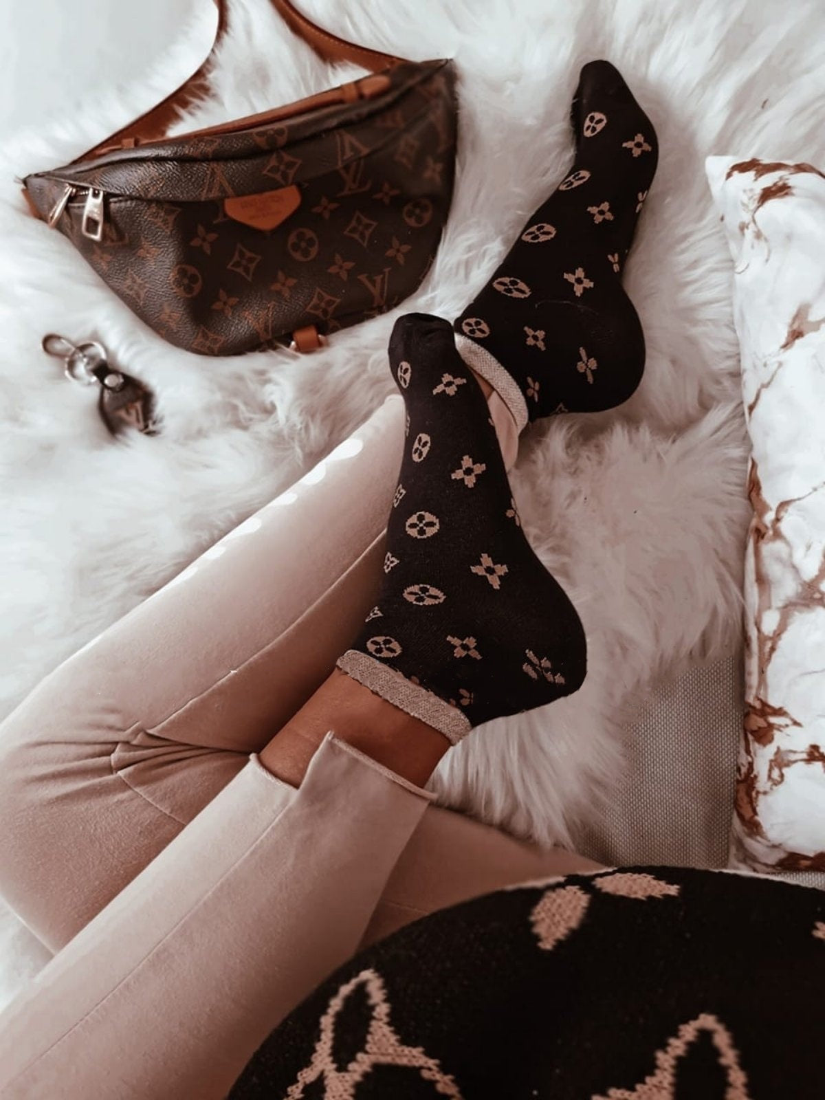 SOCKS BLACK WITH GOLD TOP image 0