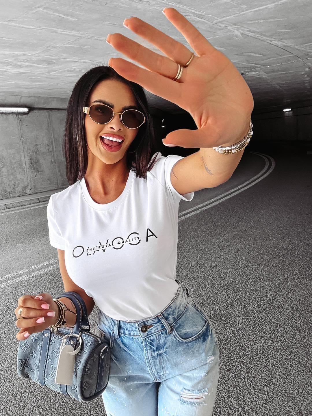 Classic women's T-shirt SPLIT OLAVOGA white image 1