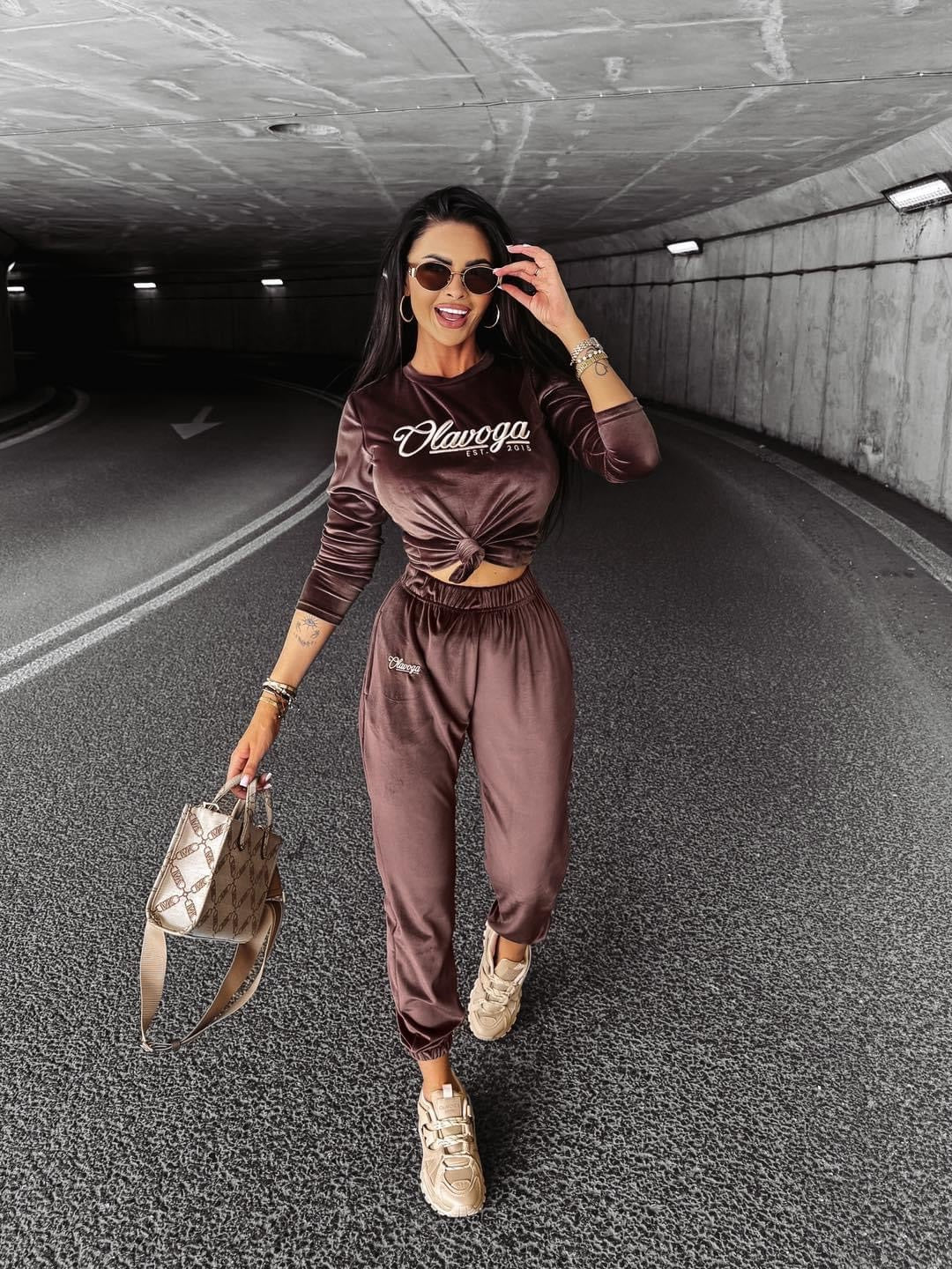 Women's velvet tracksuit SOULMATE OLAVOGA brown image 0