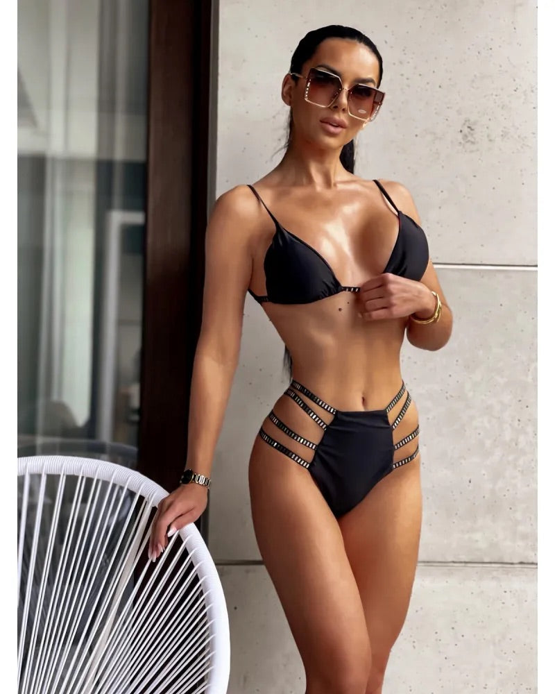 LAUREN Two-piece bikini with a sexy cut black image 4