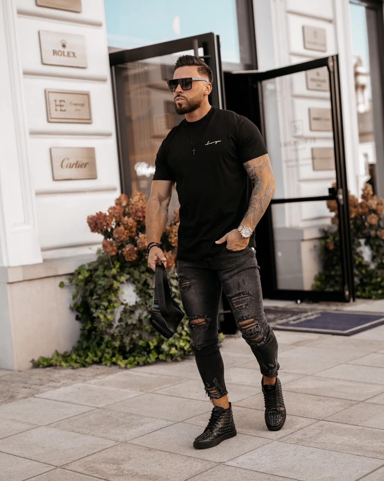 Blush Ola Voga black men's T-shirt with gold print image 0
