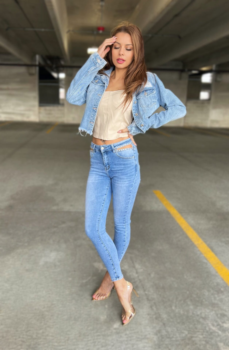 Chic Cut-Out High Waist Jeans with Hip Detail New image 3