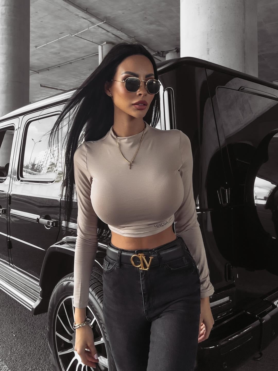 Lulu Ola Voga beige fitted blouse image 1