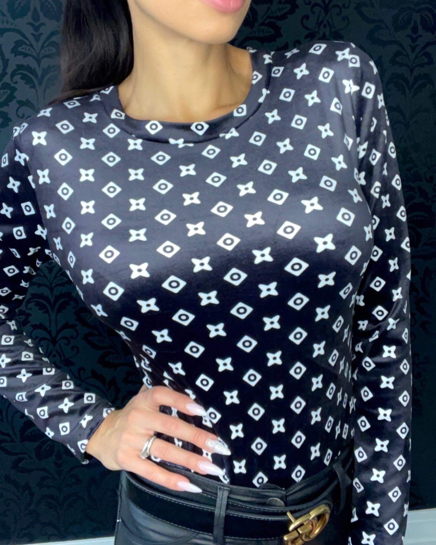 VELOUR LOGO LOUI BODYSUIT BLACK image 1