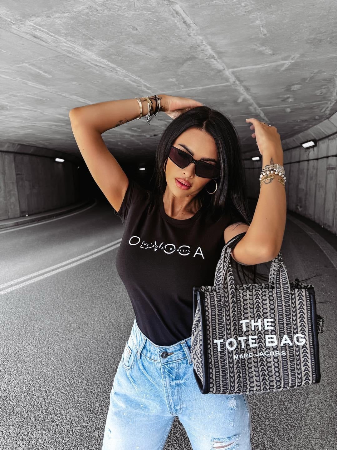 Classic women's T-shirt SPLIT OLAVOGA black image 0