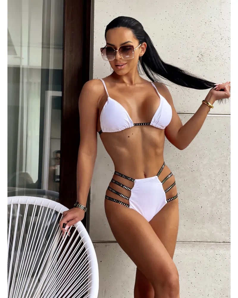 LAUREN Two-piece bikini with a sexy cut white image 4