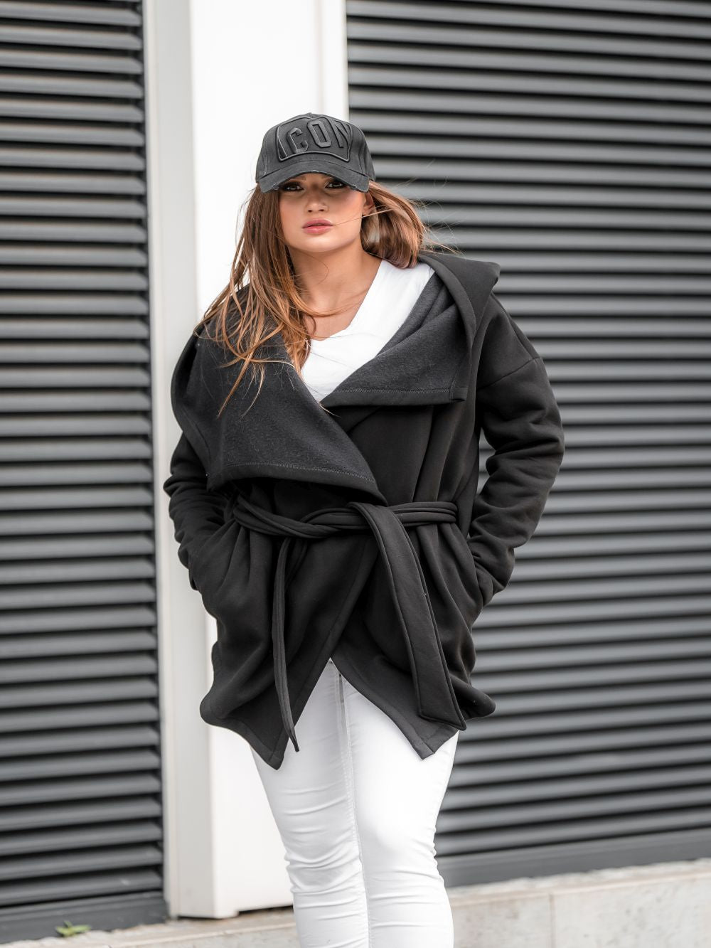 MEDUZA SHORT COAT BLACK image 1