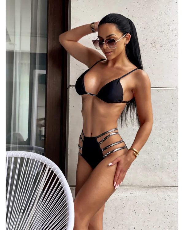 LAUREN Two-piece bikini with a sexy cut black