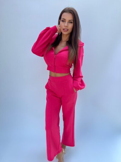 facetune_20-09-2023-21-25-43
