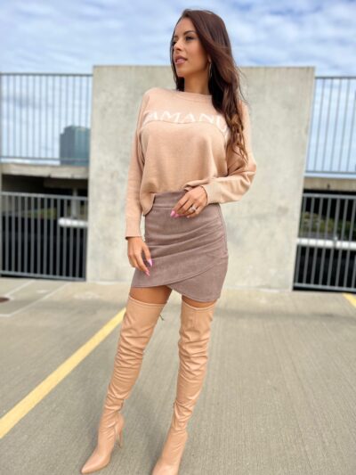 facetune_08-10-2023-23-40-29